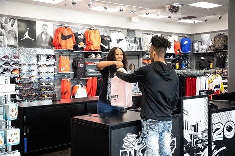 hibbett sports employee portal.